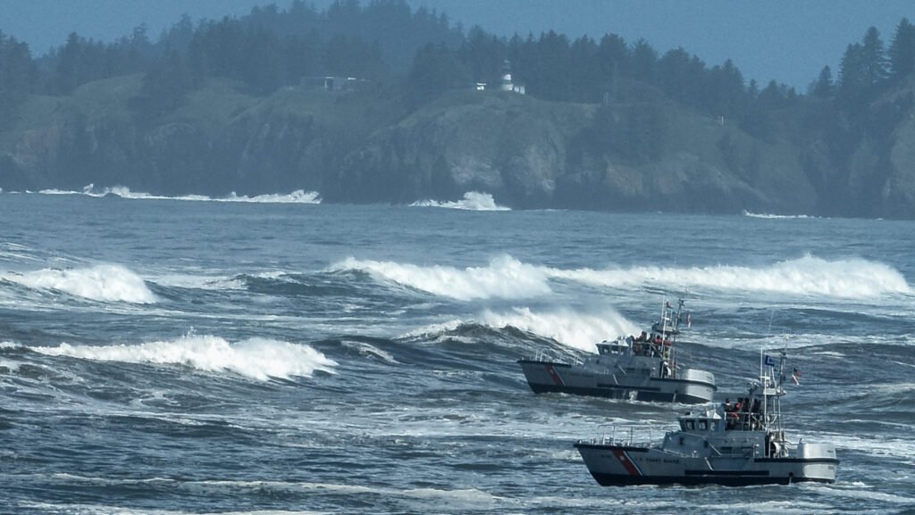 Coast Guard training on Columbia River