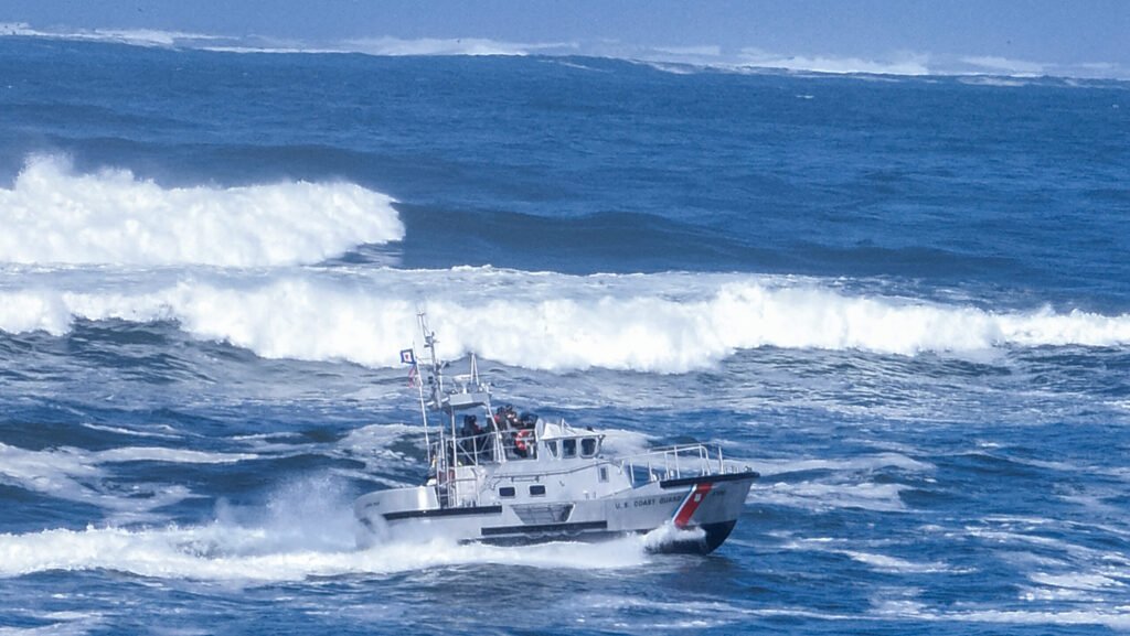 Coast Guard training on Columbia River